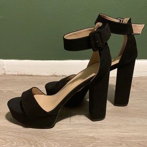 “Dream Pairs” Black Suede Platform Heels